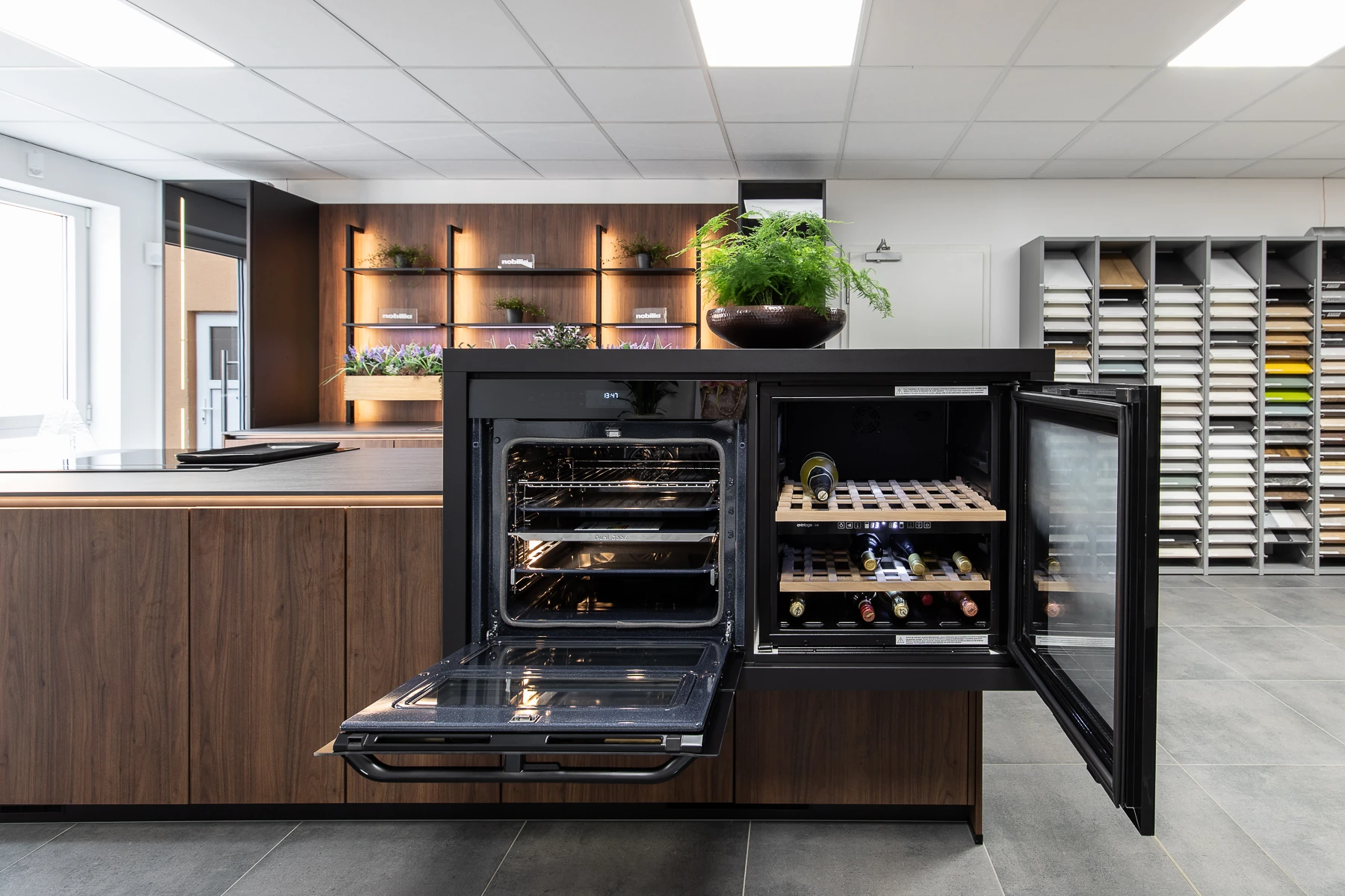 blog Warkentin Küchen Ausstellung Samsung Backofen Weinkuehlschrank offen 02