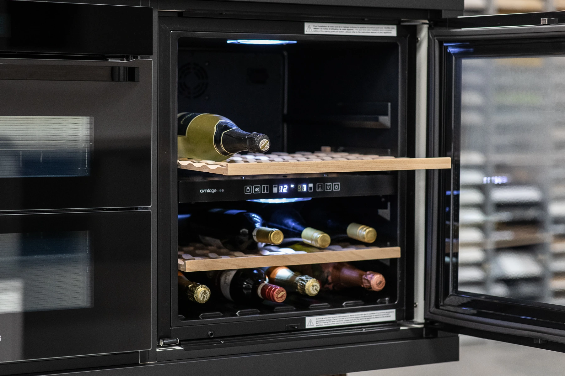 Warkentin Küchen Detail Avintage Weinkuehlschrank