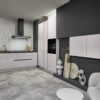 Nobilia Focus moderne L-Küche Sand mit Ultrahochglanz-Fronten und dunkler Arbeitsplatte